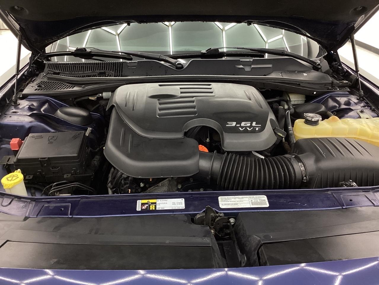 Dodge Challenger 2dr Cpe SXT Plus 2015