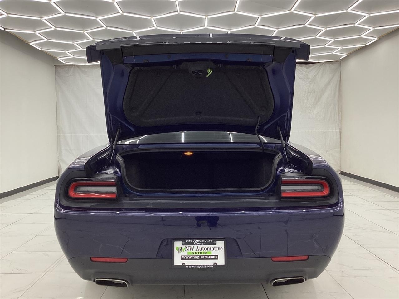 Dodge Challenger 2dr Cpe SXT Plus 2015