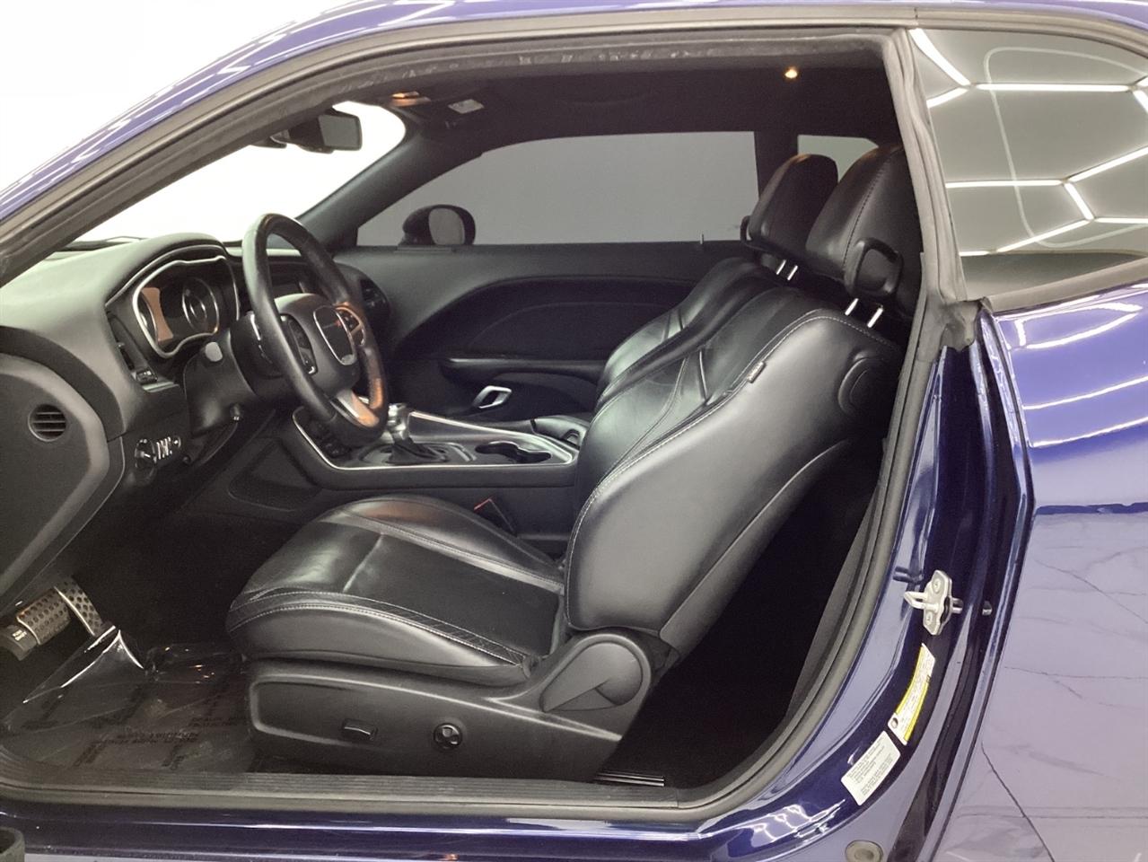 Dodge Challenger 2dr Cpe SXT Plus 2015