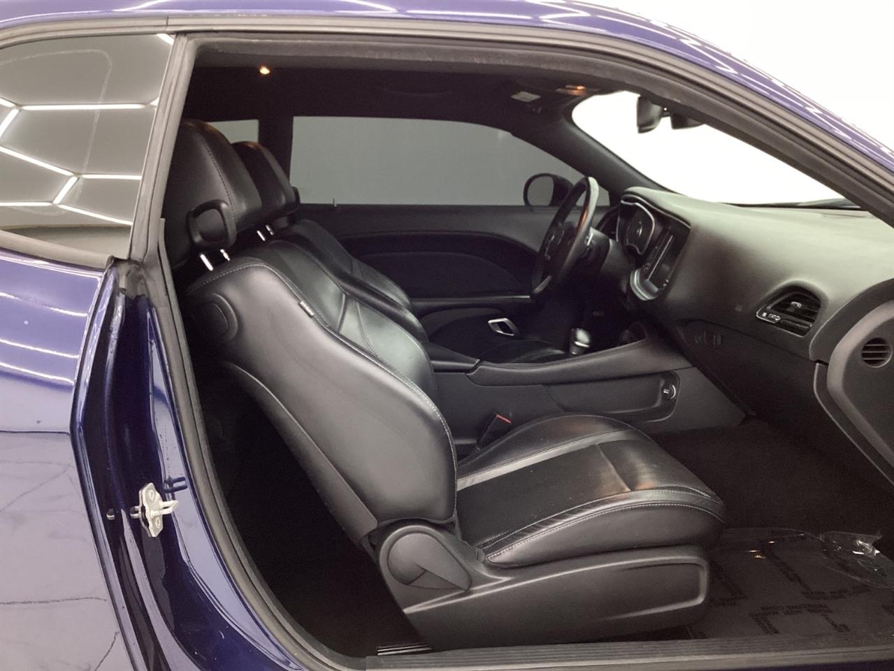 Dodge Challenger 2dr Cpe SXT Plus 2015