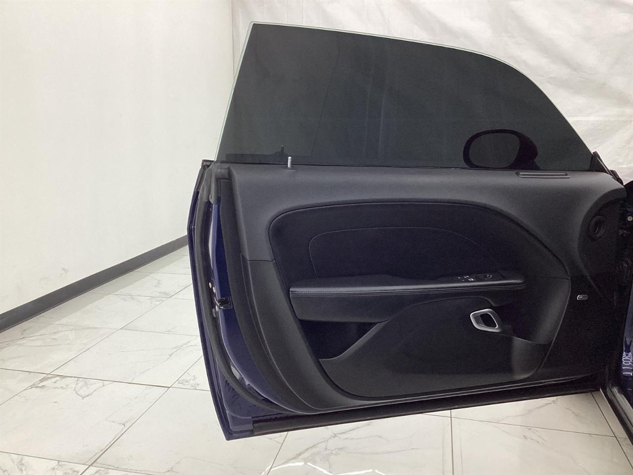 Dodge Challenger 2dr Cpe SXT Plus 2015