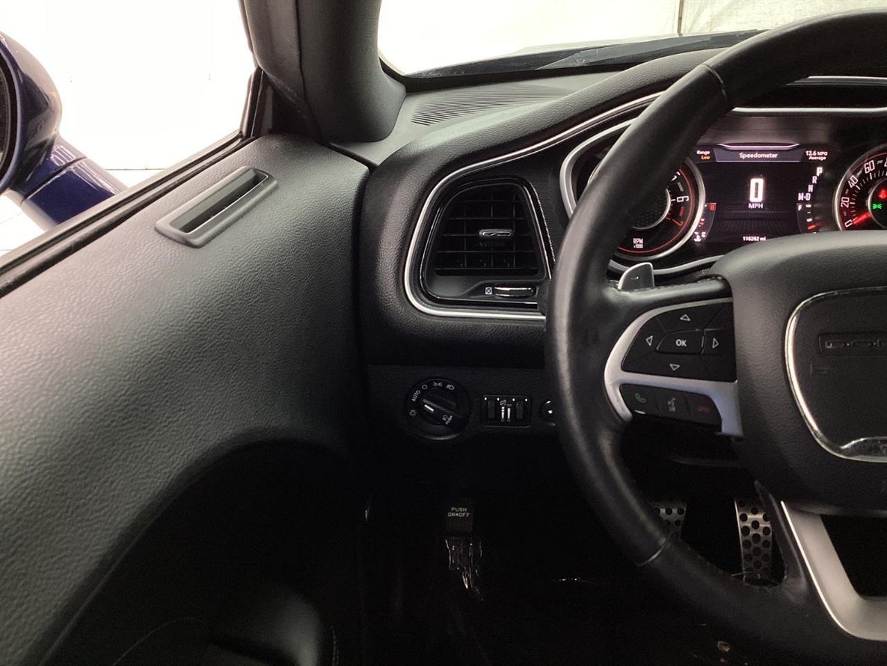 Dodge Challenger 2dr Cpe SXT Plus 2015