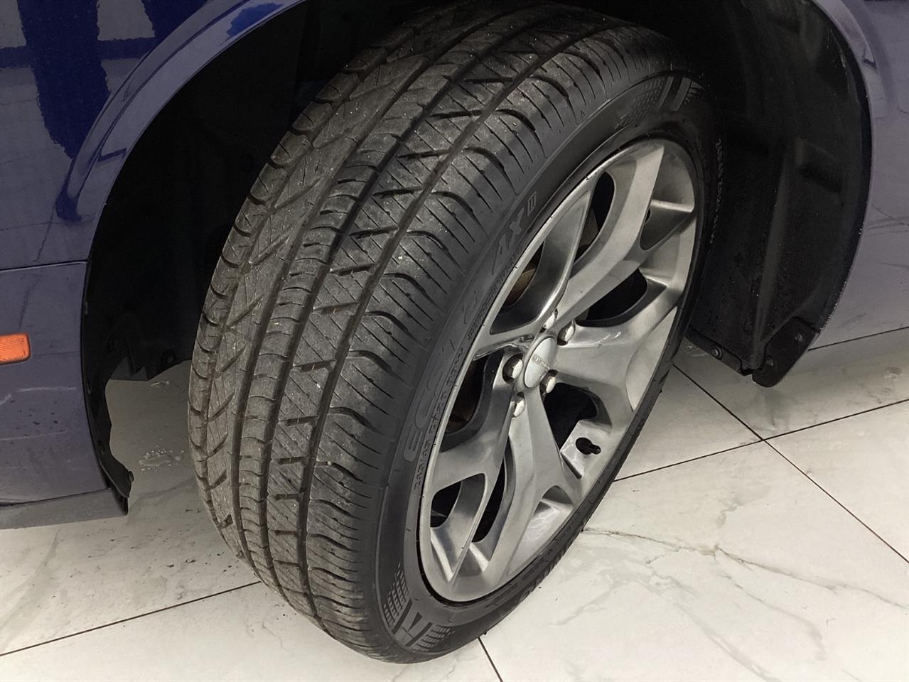 Dodge Challenger 2dr Cpe SXT Plus 2015