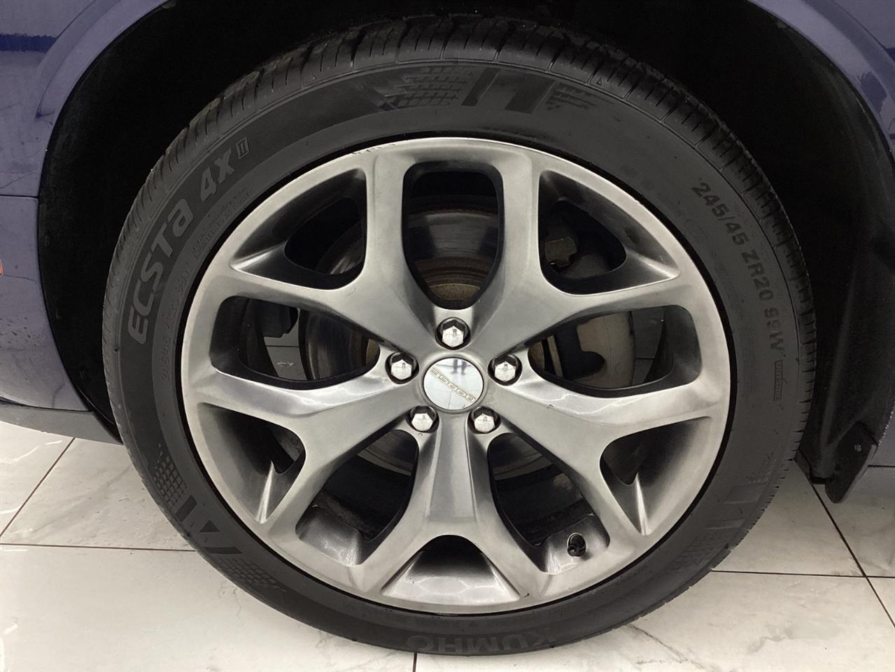 Dodge Challenger 2dr Cpe SXT Plus 2015