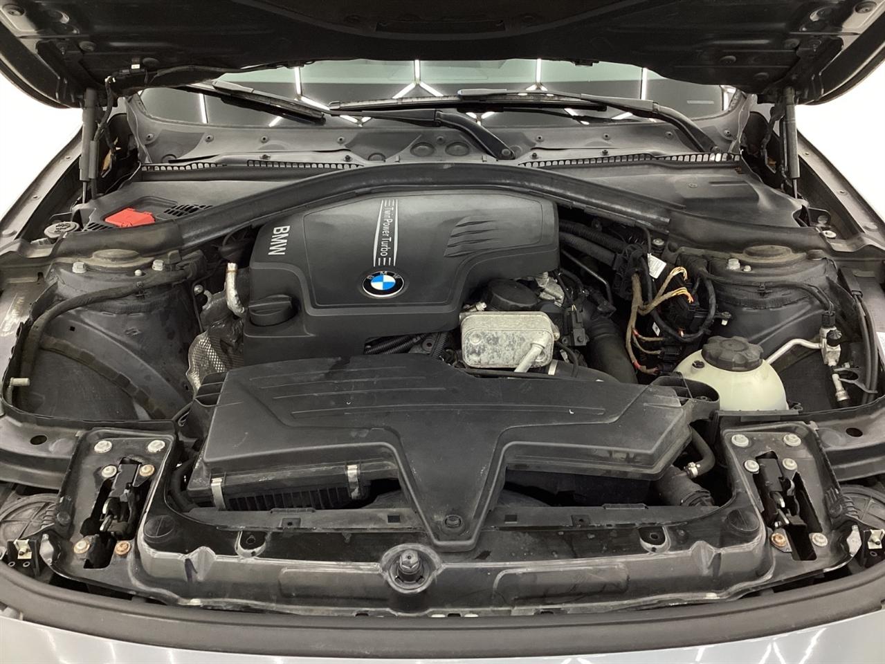 BMW 3 Series 4dr Sdn 320i xDrive AWD 2014