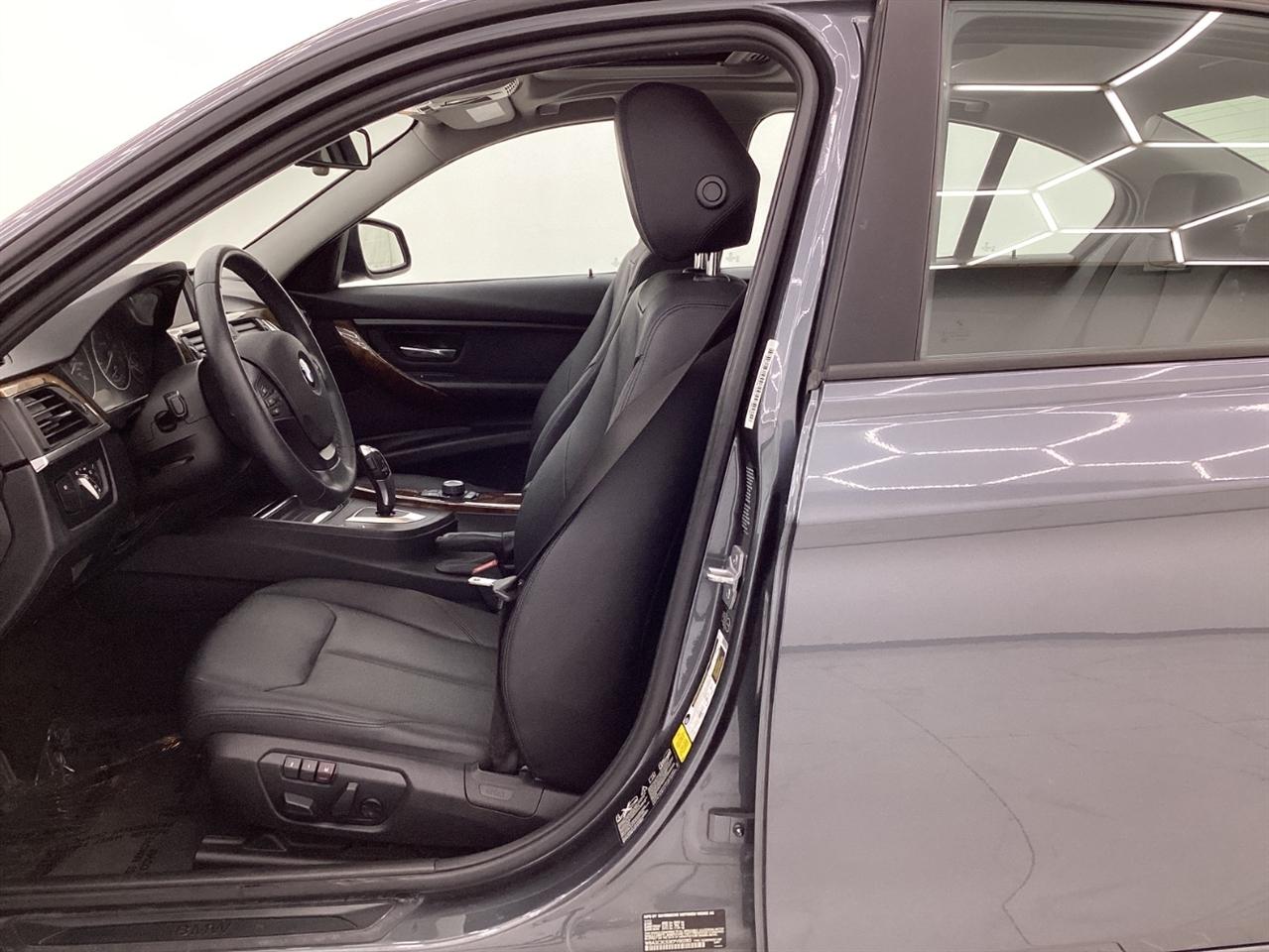 BMW 3 Series 4dr Sdn 320i xDrive AWD 2014