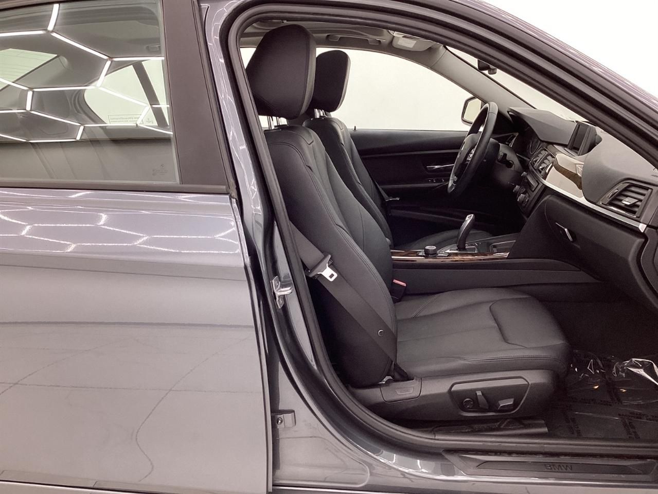 BMW 3 Series 4dr Sdn 320i xDrive AWD 2014