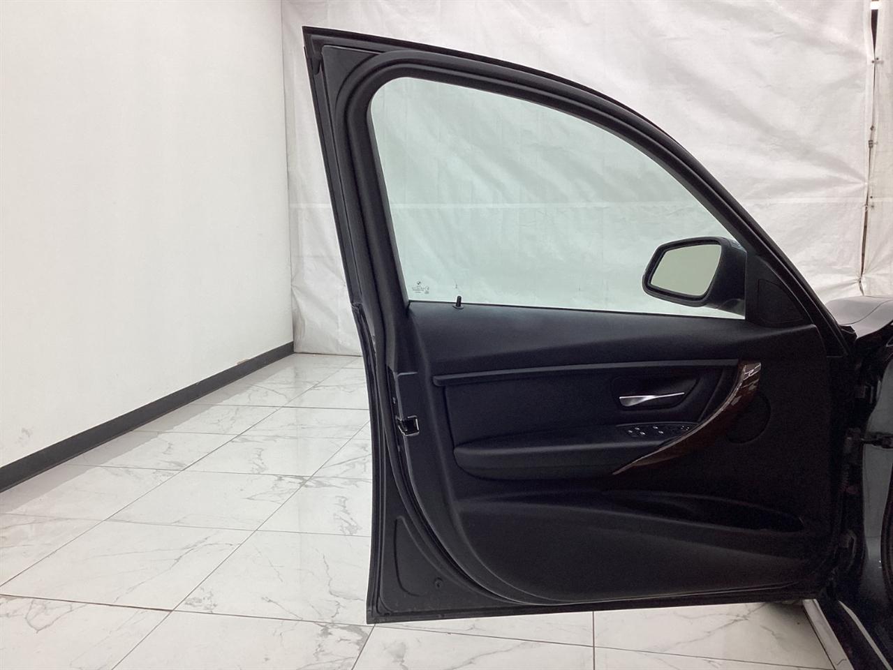 BMW 3 Series 4dr Sdn 320i xDrive AWD 2014