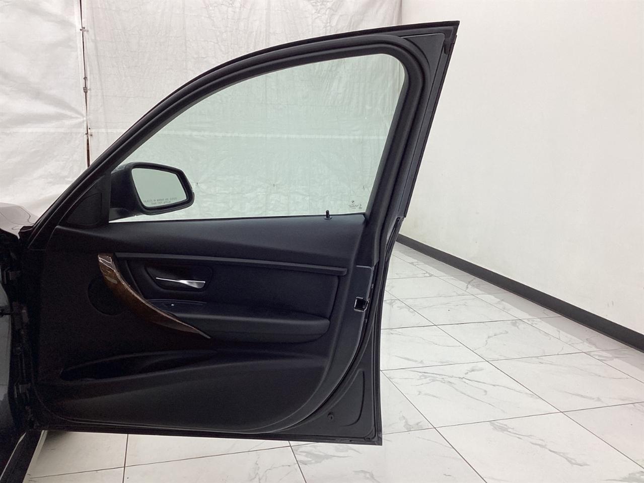 BMW 3 Series 4dr Sdn 320i xDrive AWD 2014