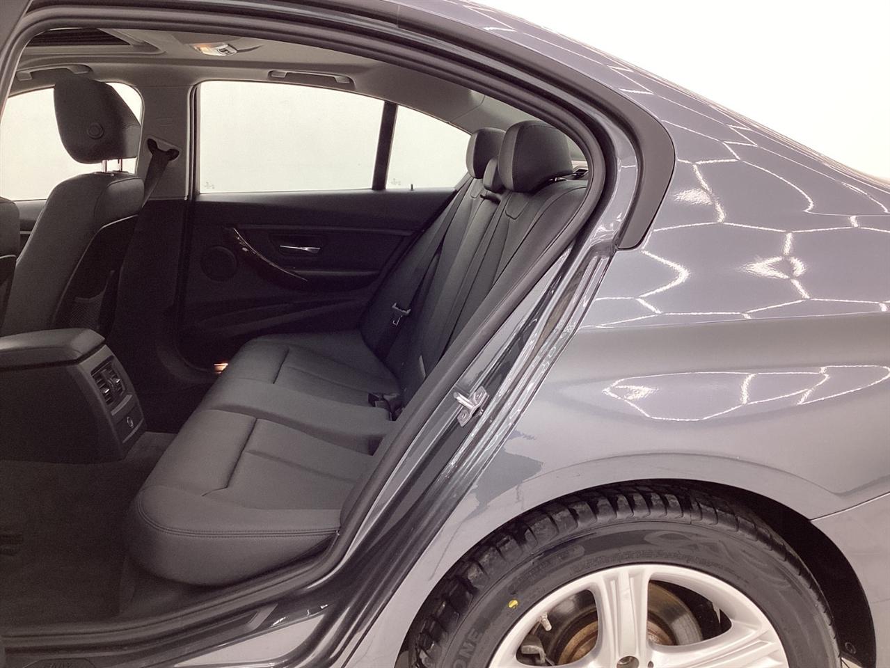 BMW 3 Series 4dr Sdn 320i xDrive AWD 2014