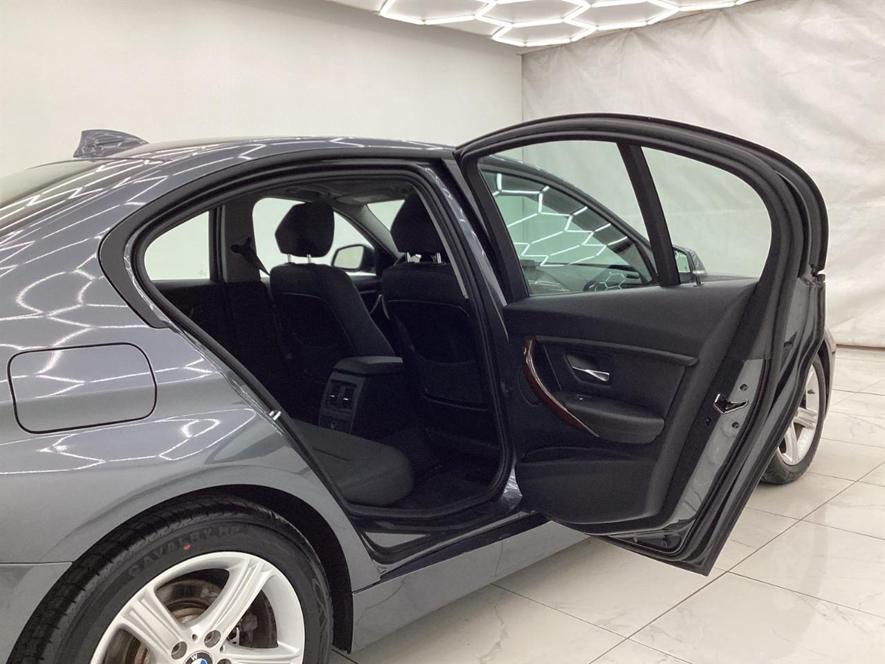 BMW 3 Series 4dr Sdn 320i xDrive AWD 2014