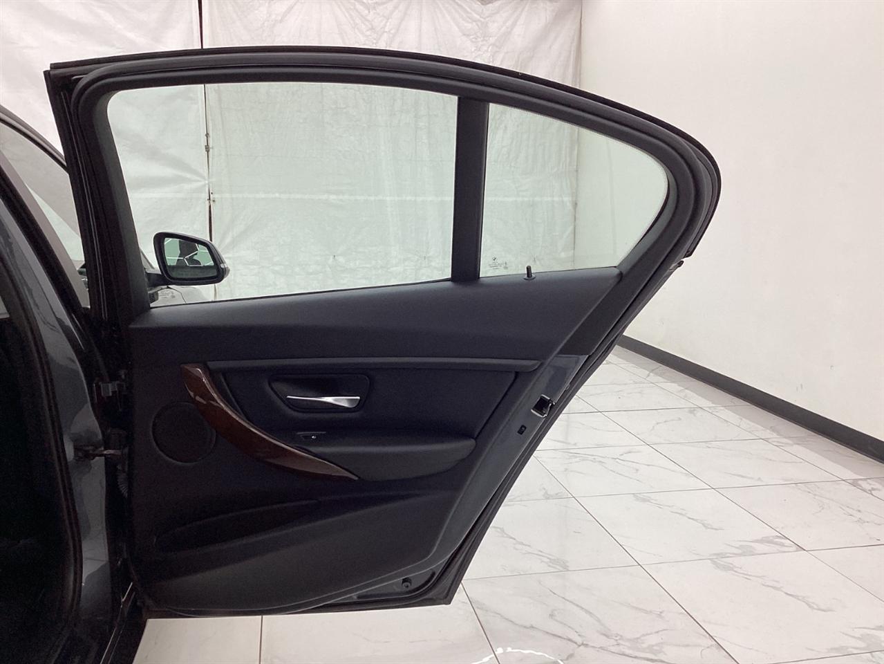 BMW 3 Series 4dr Sdn 320i xDrive AWD 2014