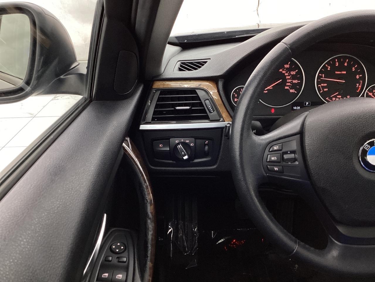 BMW 3 Series 4dr Sdn 320i xDrive AWD 2014