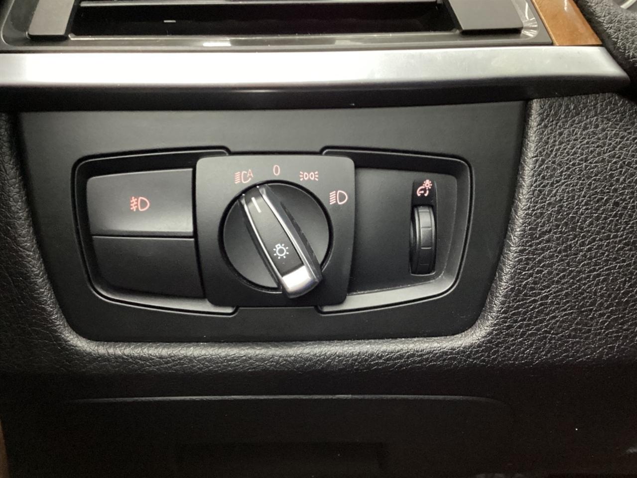 BMW 3 Series 4dr Sdn 320i xDrive AWD 2014