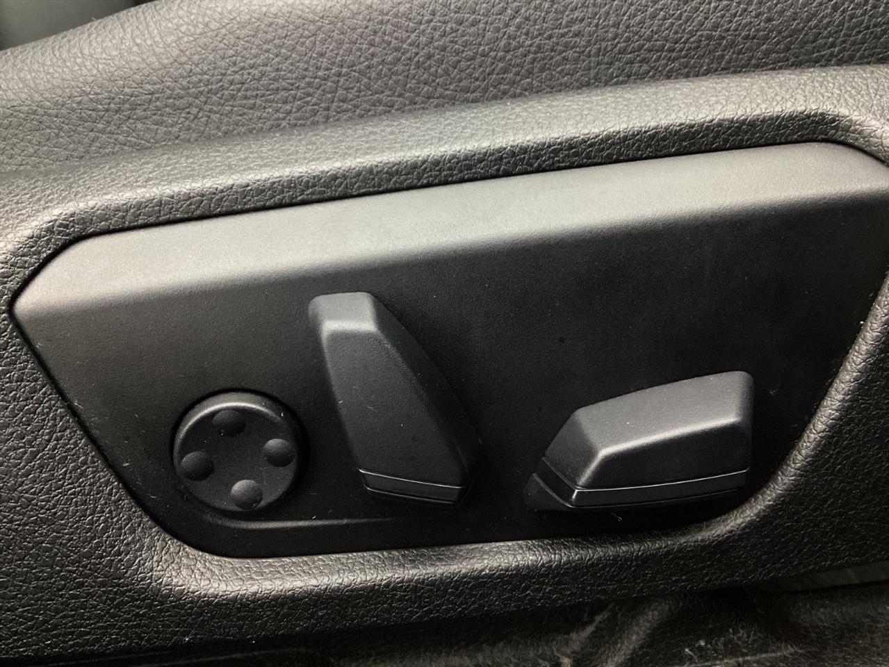 BMW 3 Series 4dr Sdn 320i xDrive AWD 2014