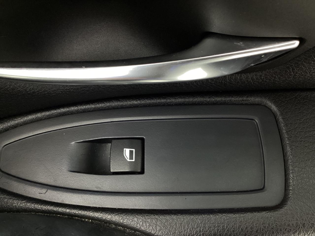 BMW 3 Series 4dr Sdn 320i xDrive AWD 2014