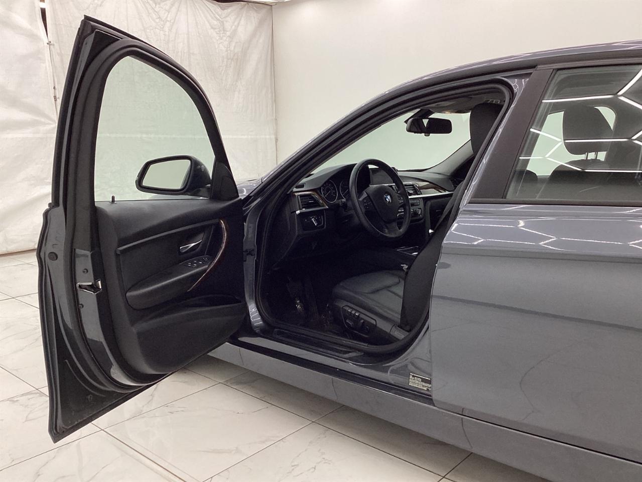 BMW 3 Series 4dr Sdn 320i xDrive AWD 2014