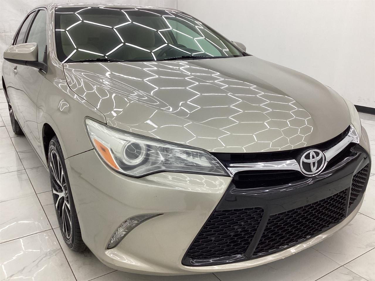 Toyota Camry 4dr Sdn I4 Auto XLE (Natl) 2015
