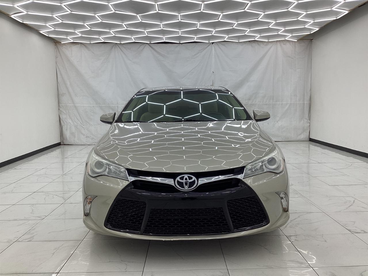Toyota Camry 4dr Sdn I4 Auto XLE (Natl) 2015