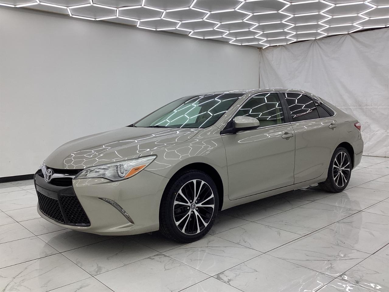 Toyota Camry 4dr Sdn I4 Auto XLE (Natl) 2015