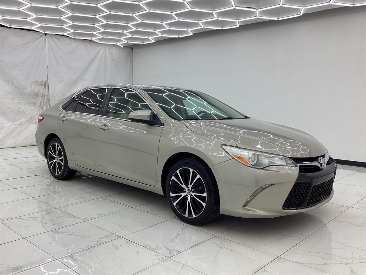 Toyota Camry 4dr Sdn I4 Auto XLE (Natl) 2015