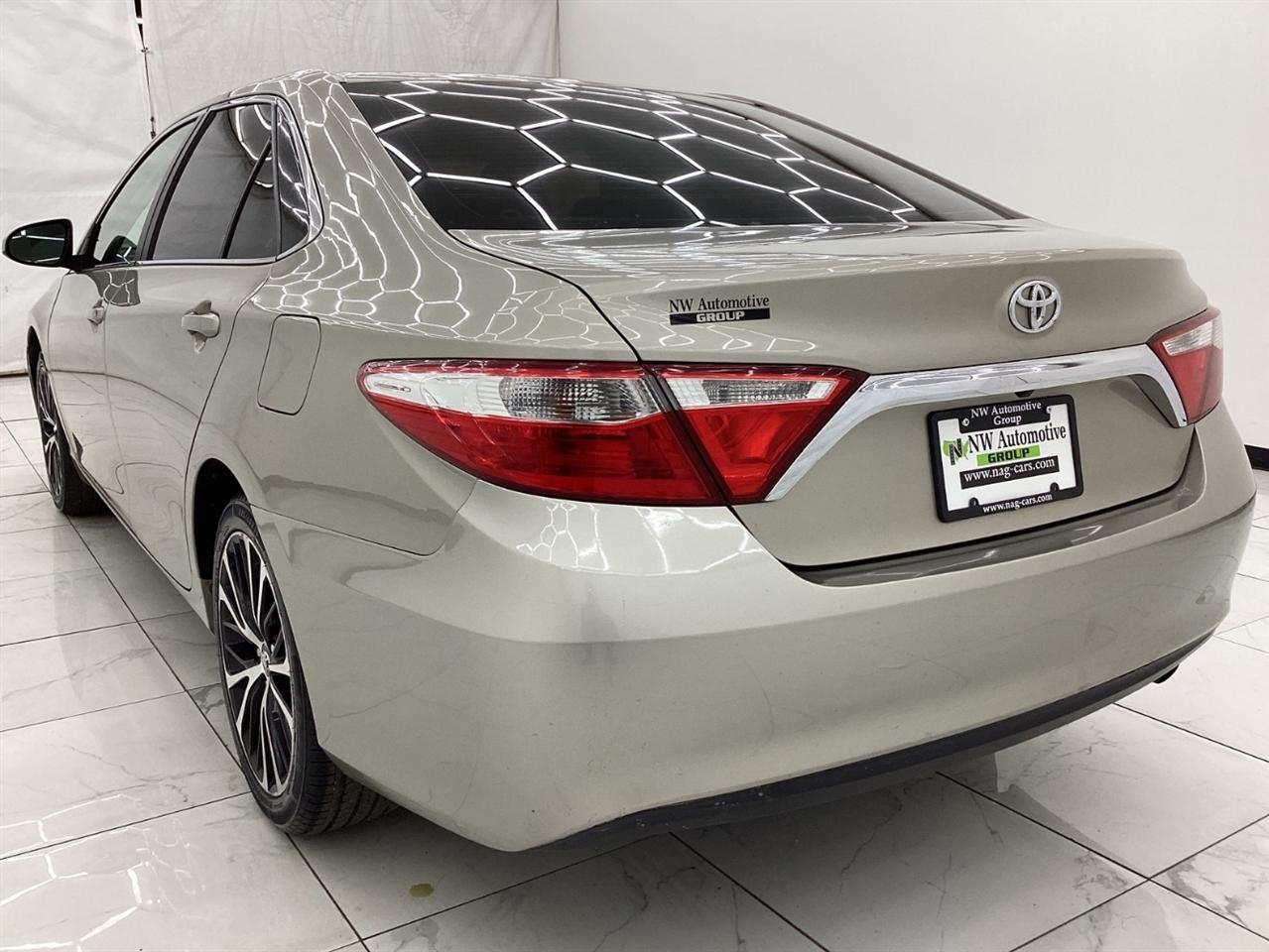 Toyota Camry 4dr Sdn I4 Auto XLE (Natl) 2015