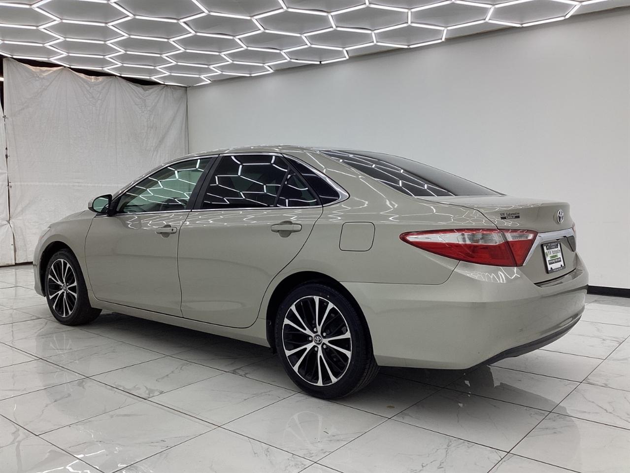 Toyota Camry 4dr Sdn I4 Auto XLE (Natl) 2015