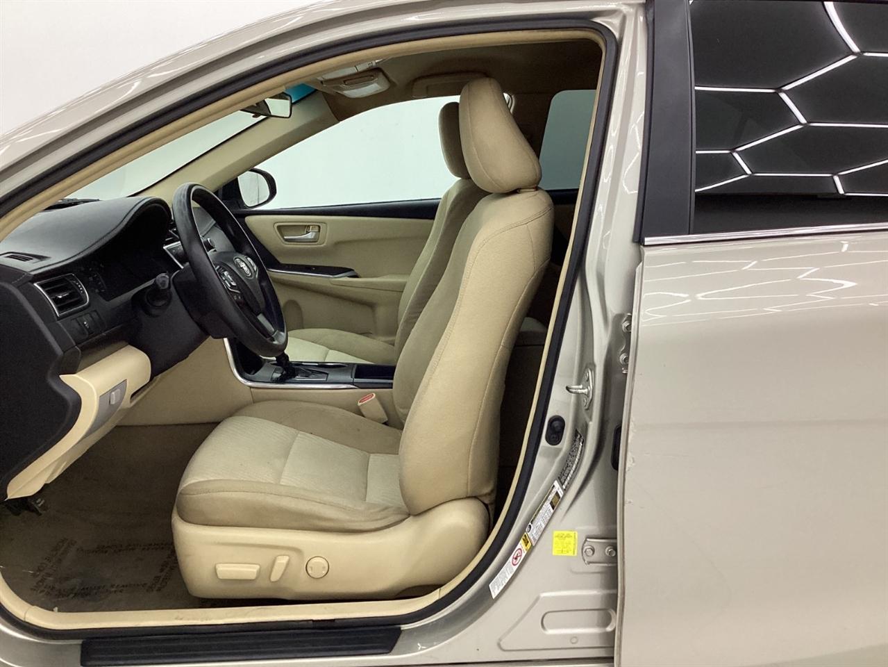 Toyota Camry 4dr Sdn I4 Auto XLE (Natl) 2015