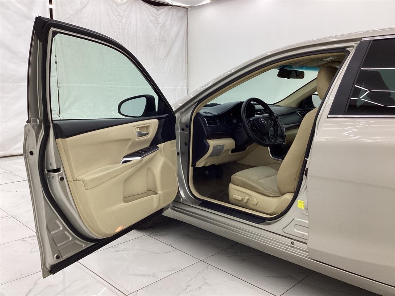 Toyota Camry 4dr Sdn I4 Auto XLE (Natl) 2015