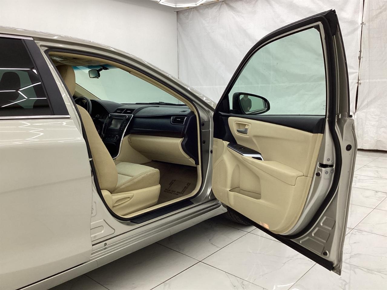 Toyota Camry 4dr Sdn I4 Auto XLE (Natl) 2015