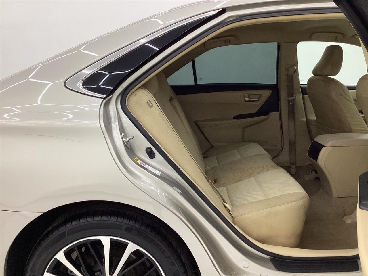 Toyota Camry 4dr Sdn I4 Auto XLE (Natl) 2015