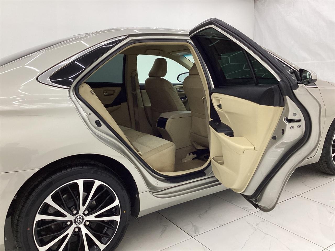 Toyota Camry 4dr Sdn I4 Auto XLE (Natl) 2015