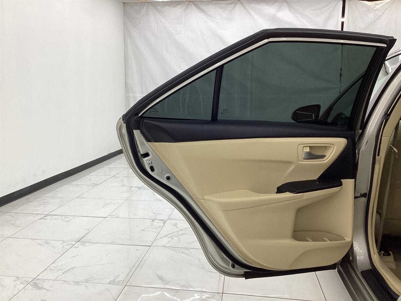 Toyota Camry 4dr Sdn I4 Auto XLE (Natl) 2015