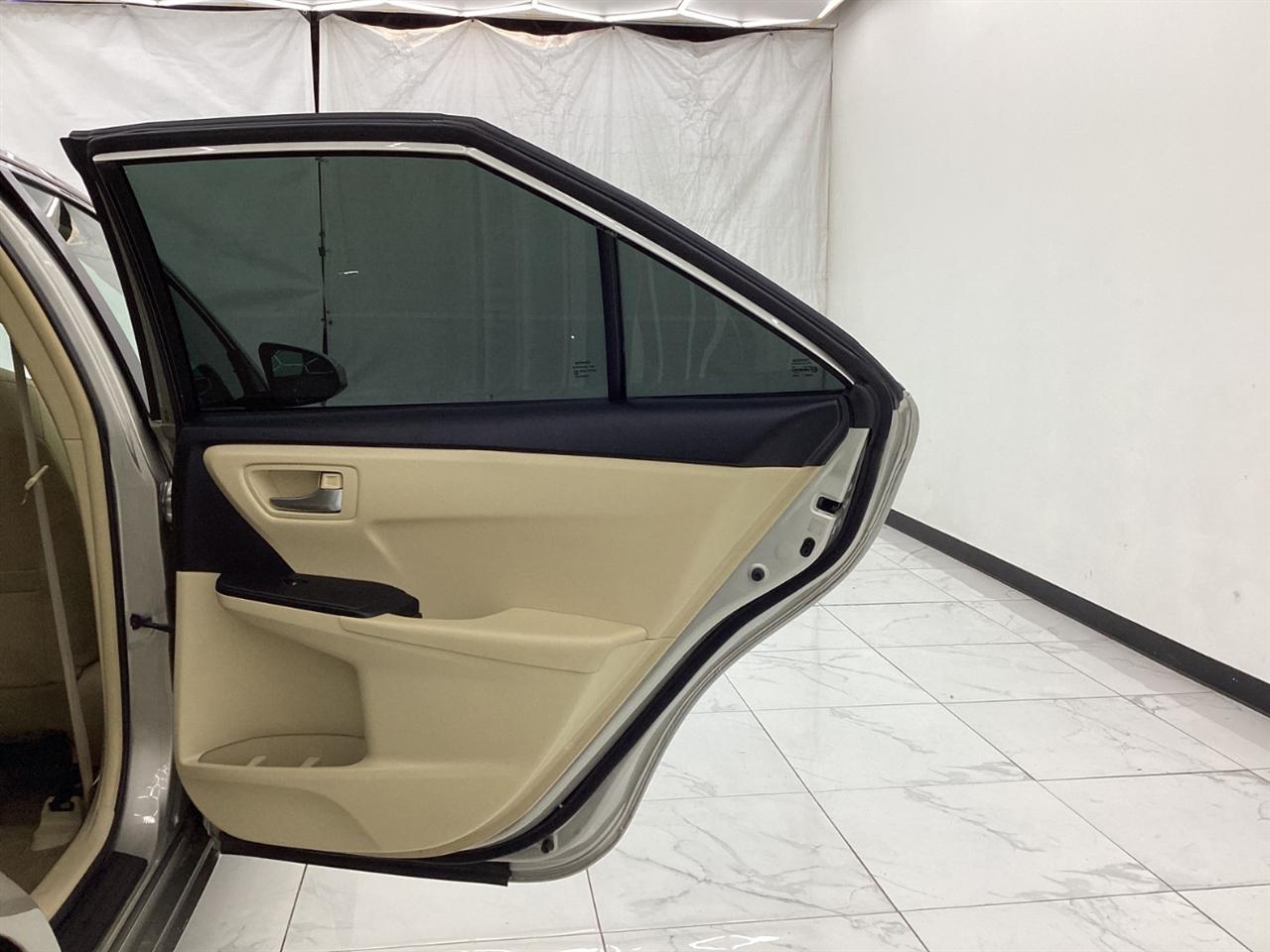 Toyota Camry 4dr Sdn I4 Auto XLE (Natl) 2015