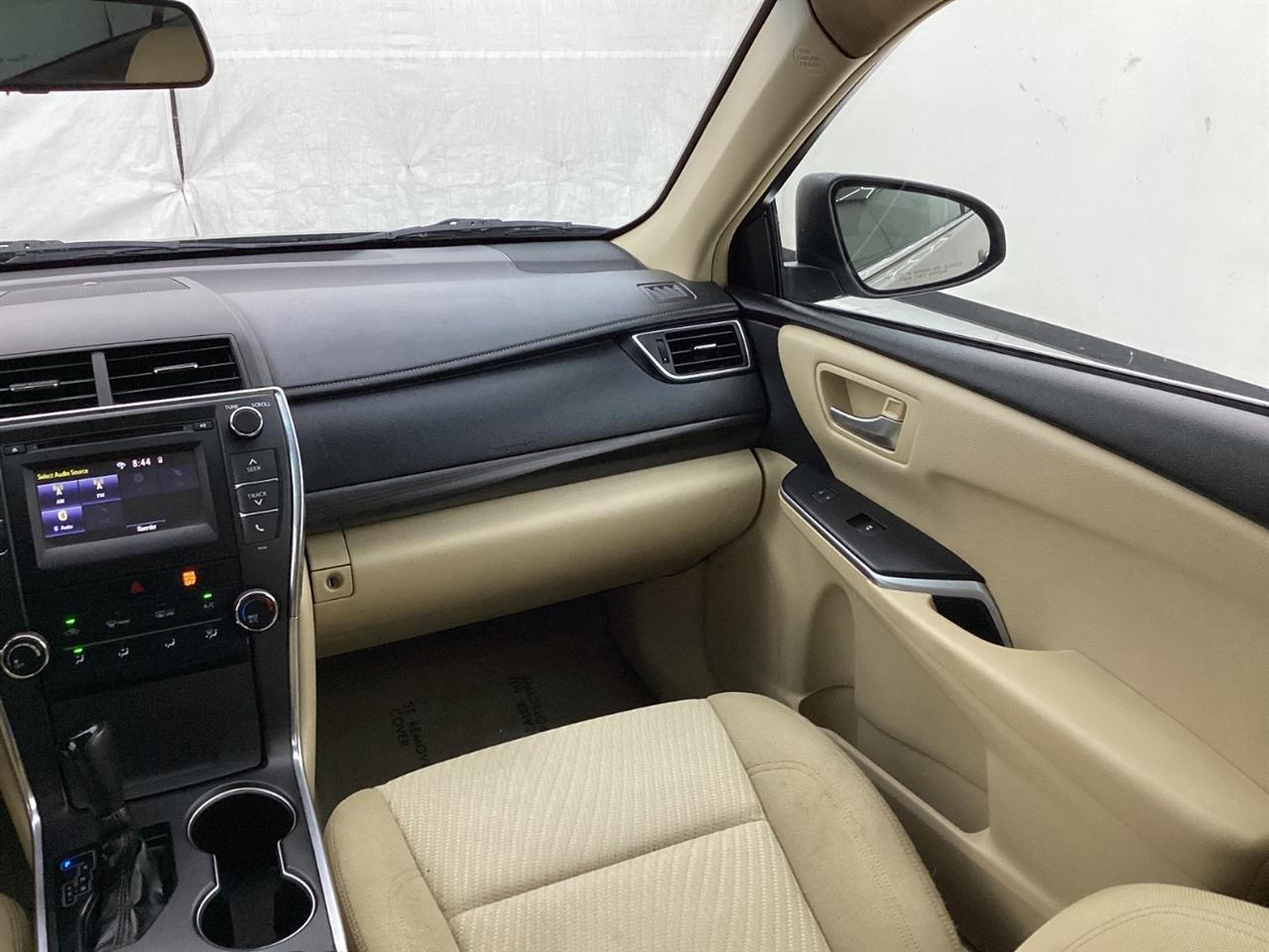 Toyota Camry 4dr Sdn I4 Auto XLE (Natl) 2015