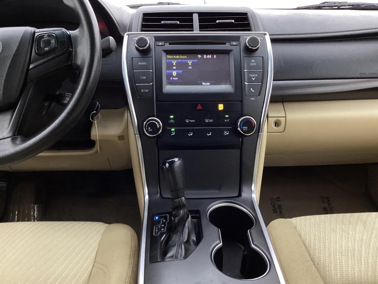 Toyota Camry 4dr Sdn I4 Auto XLE (Natl) 2015