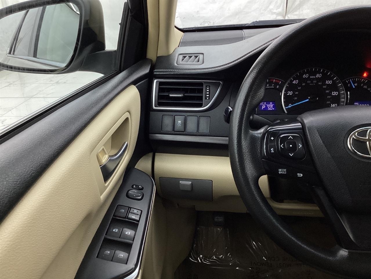 Toyota Camry 4dr Sdn I4 Auto XLE (Natl) 2015