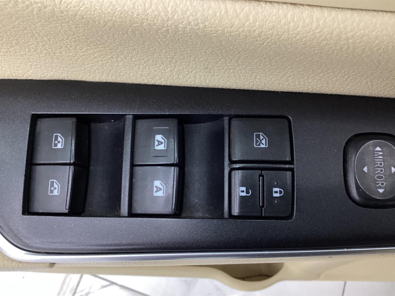 Toyota Camry 4dr Sdn I4 Auto XLE (Natl) 2015