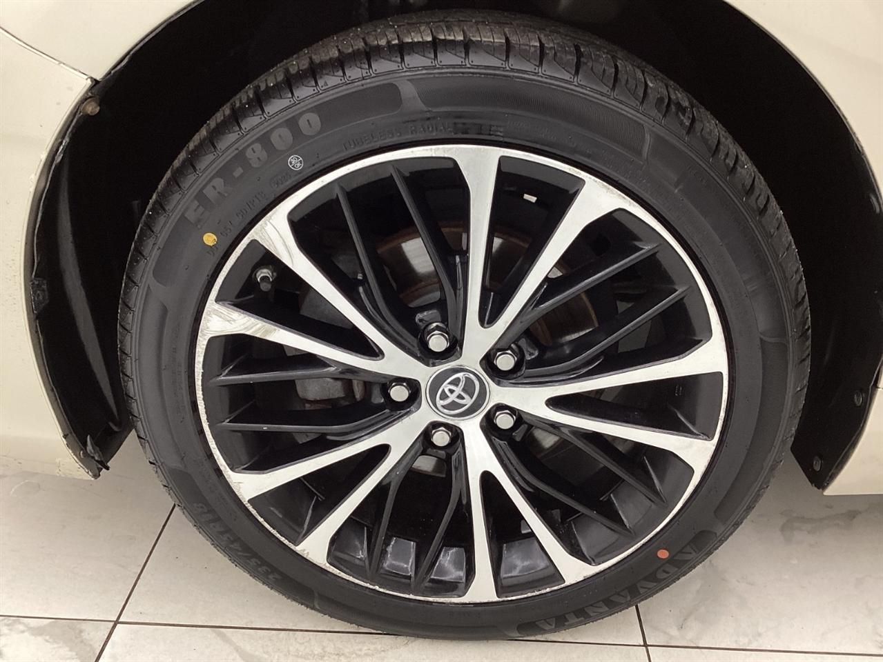 Toyota Camry 4dr Sdn I4 Auto XLE (Natl) 2015