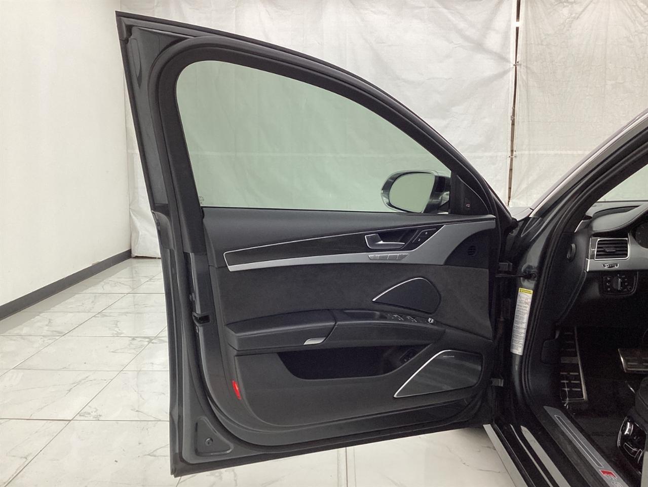 Audi S8 4dr Sdn 2013