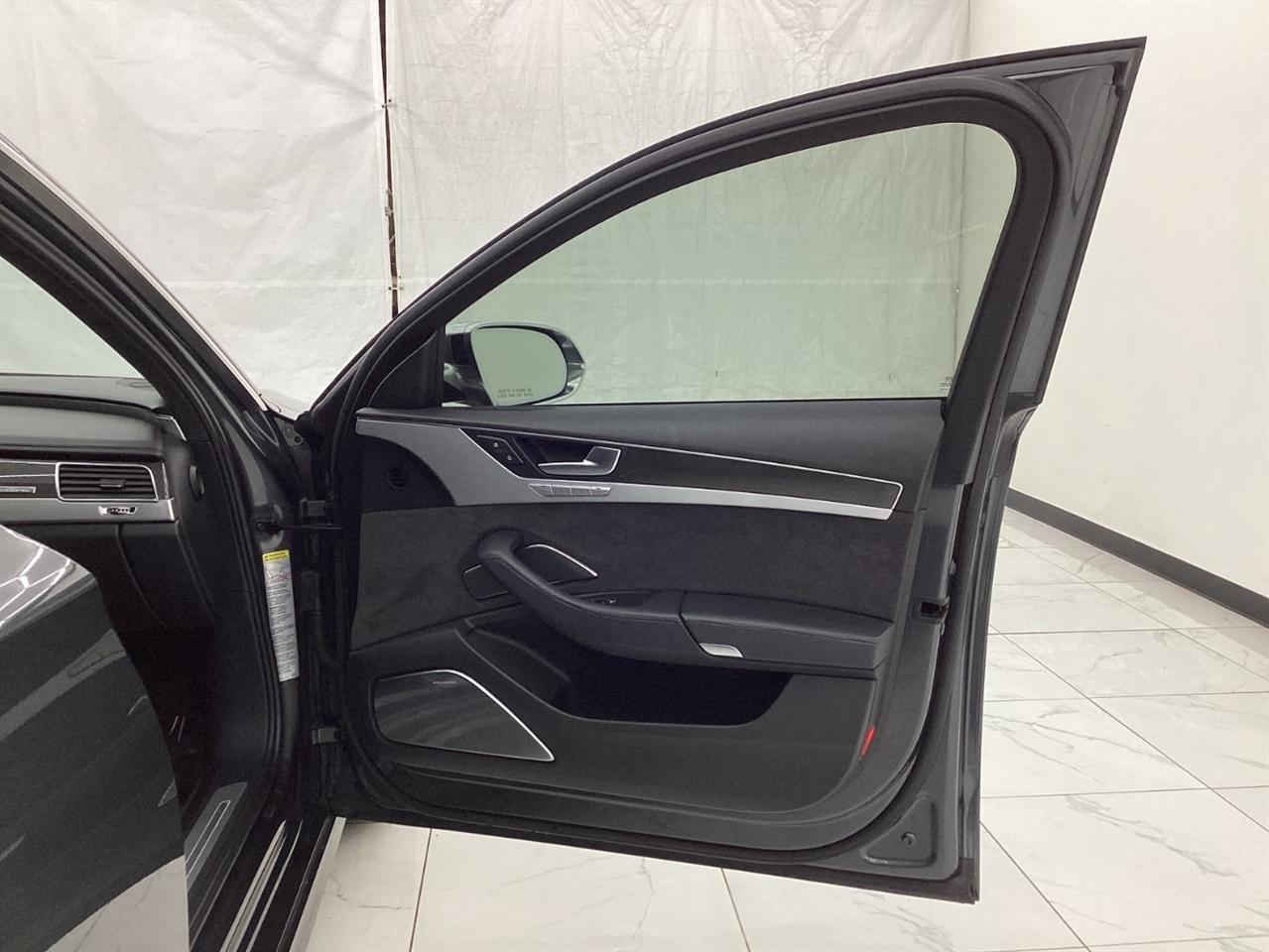 Audi S8 4dr Sdn 2013