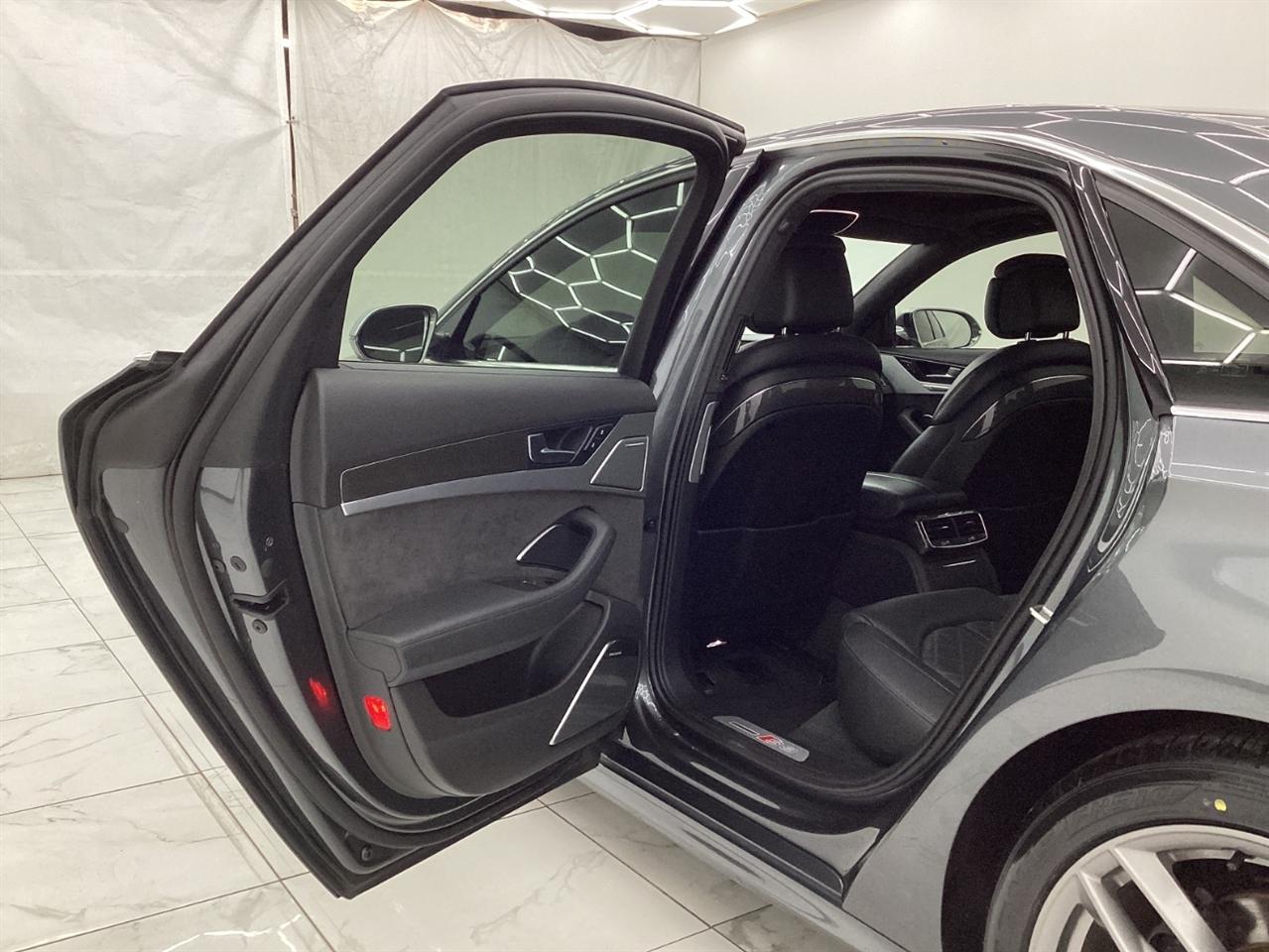 Audi S8 4dr Sdn 2013