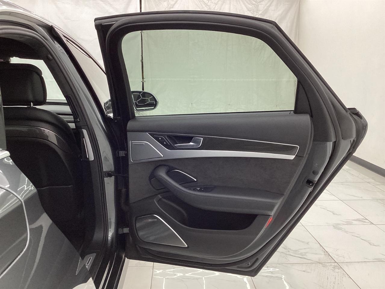 Audi S8 4dr Sdn 2013