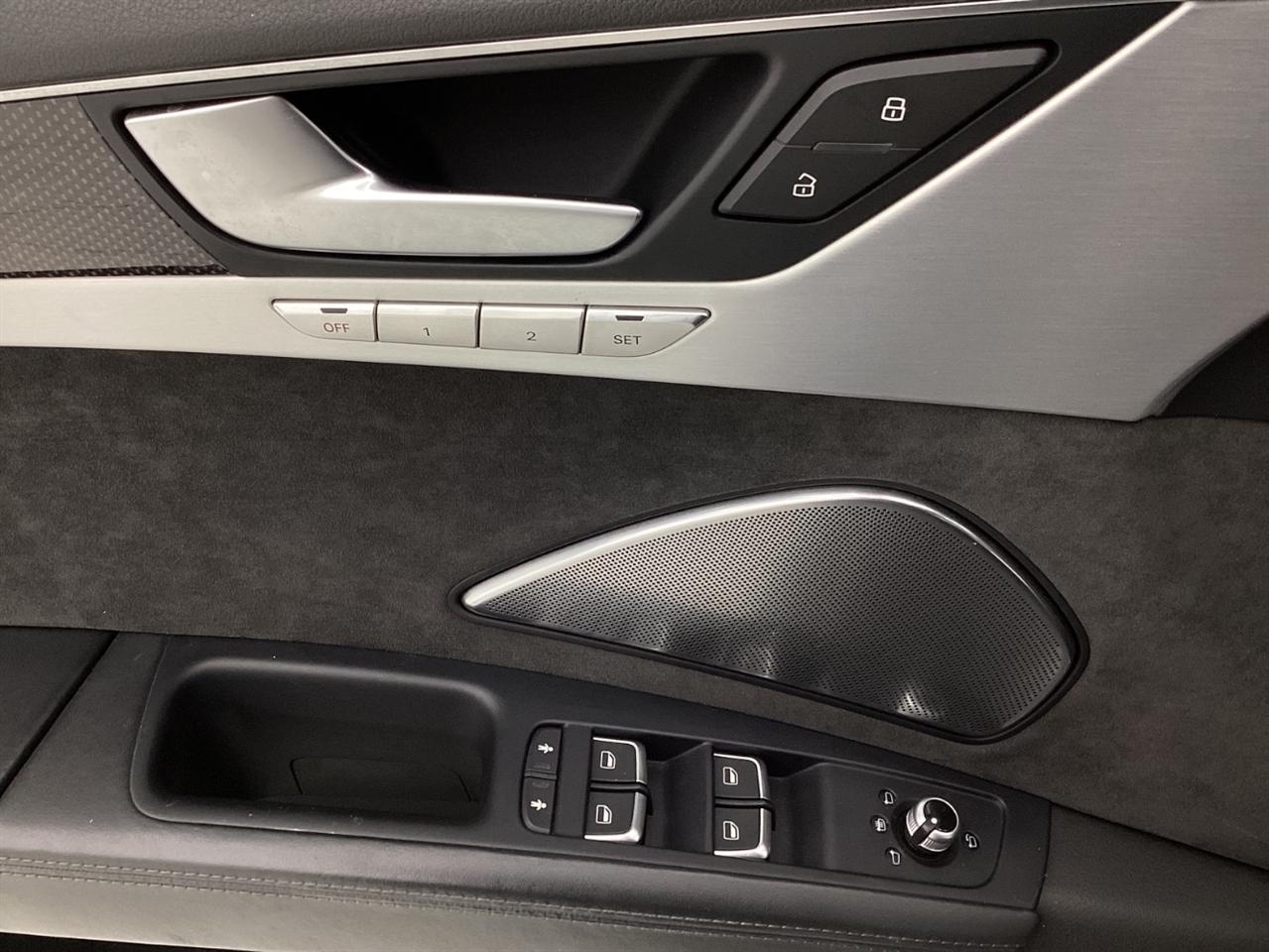 Audi S8 4dr Sdn 2013