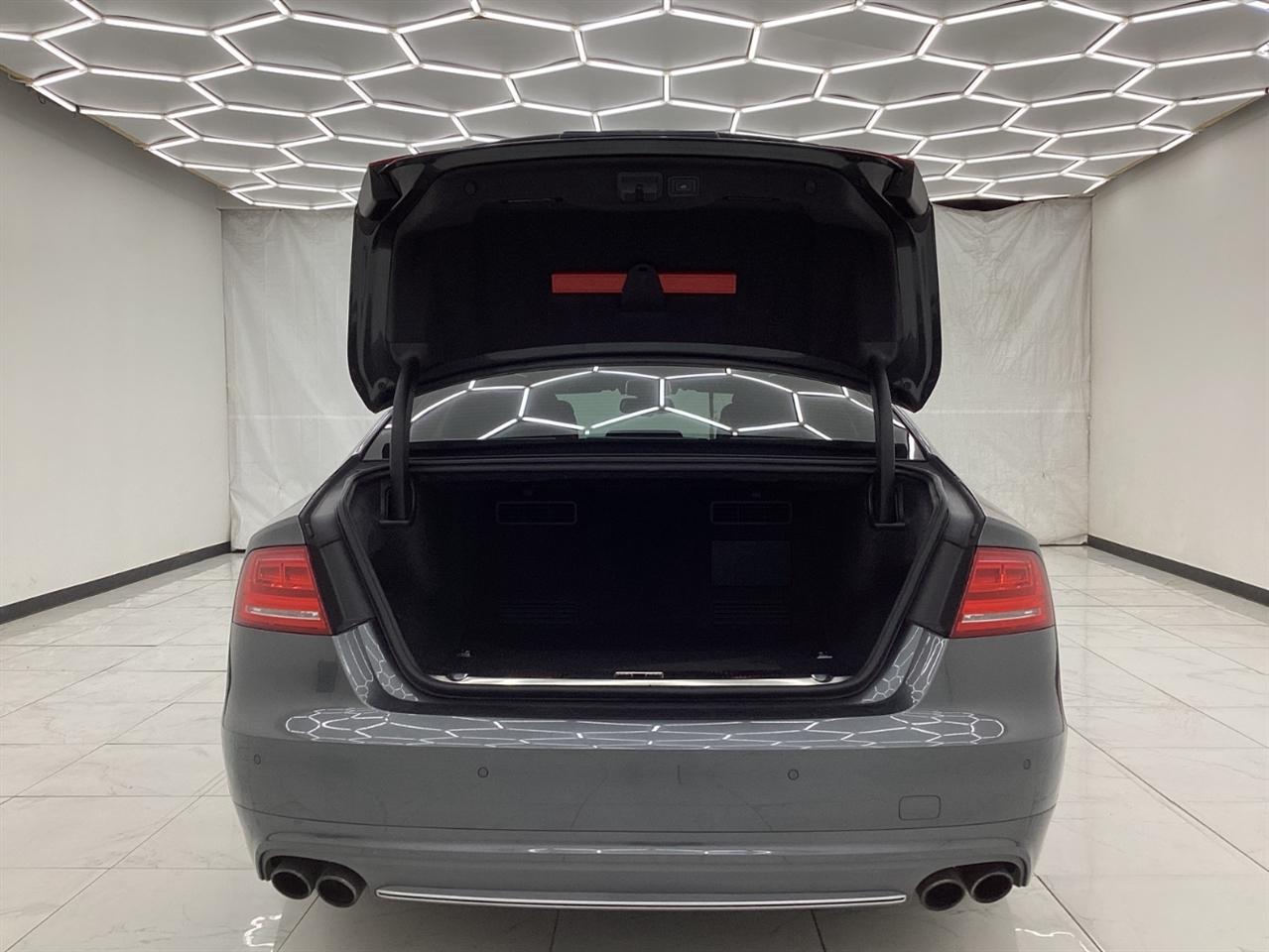 Audi S8 4dr Sdn 2013