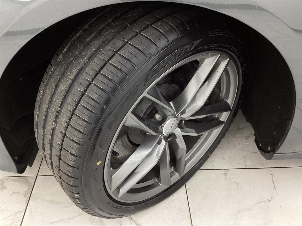 Audi S8 4dr Sdn 2013