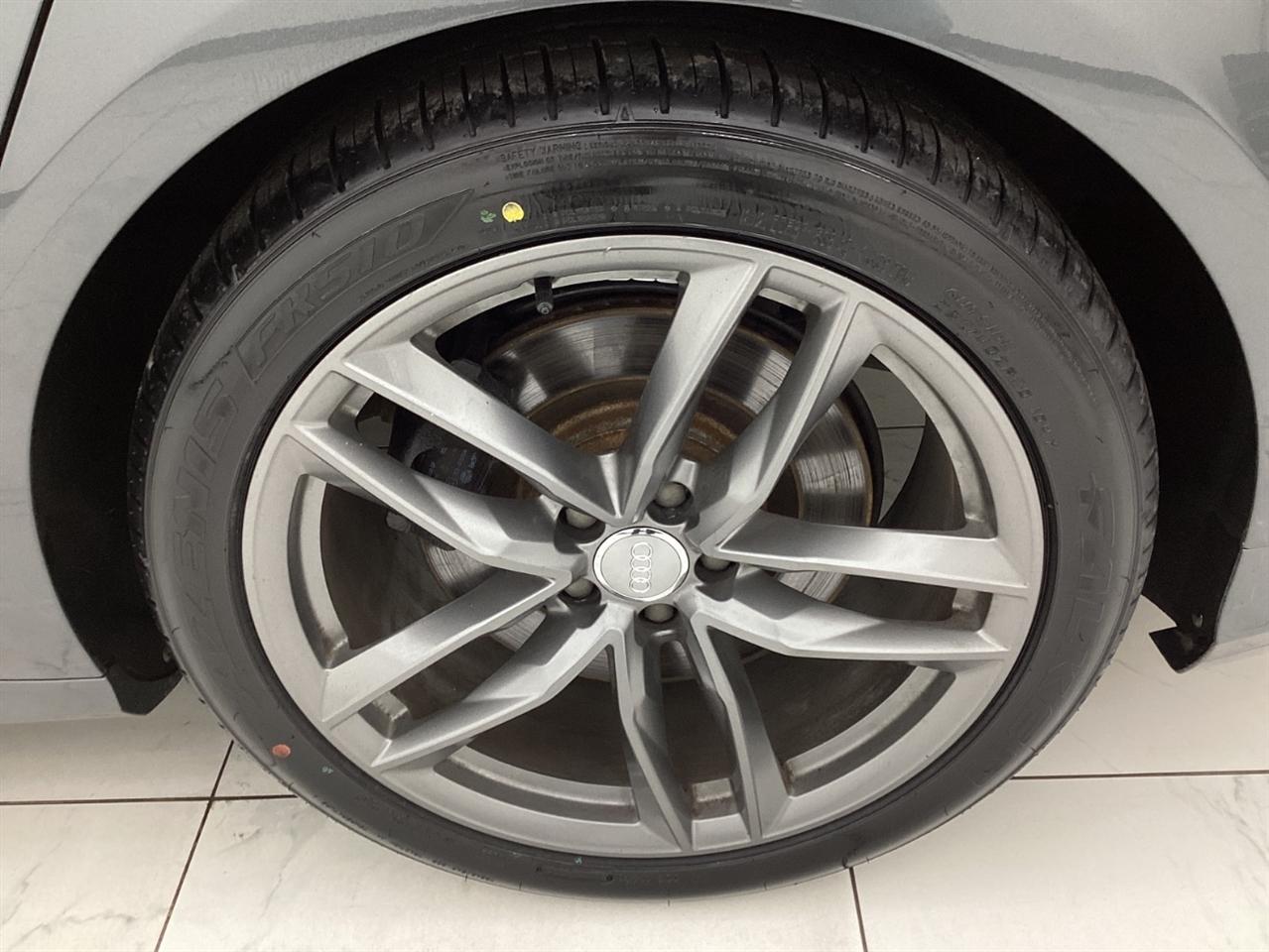 Audi S8 4dr Sdn 2013