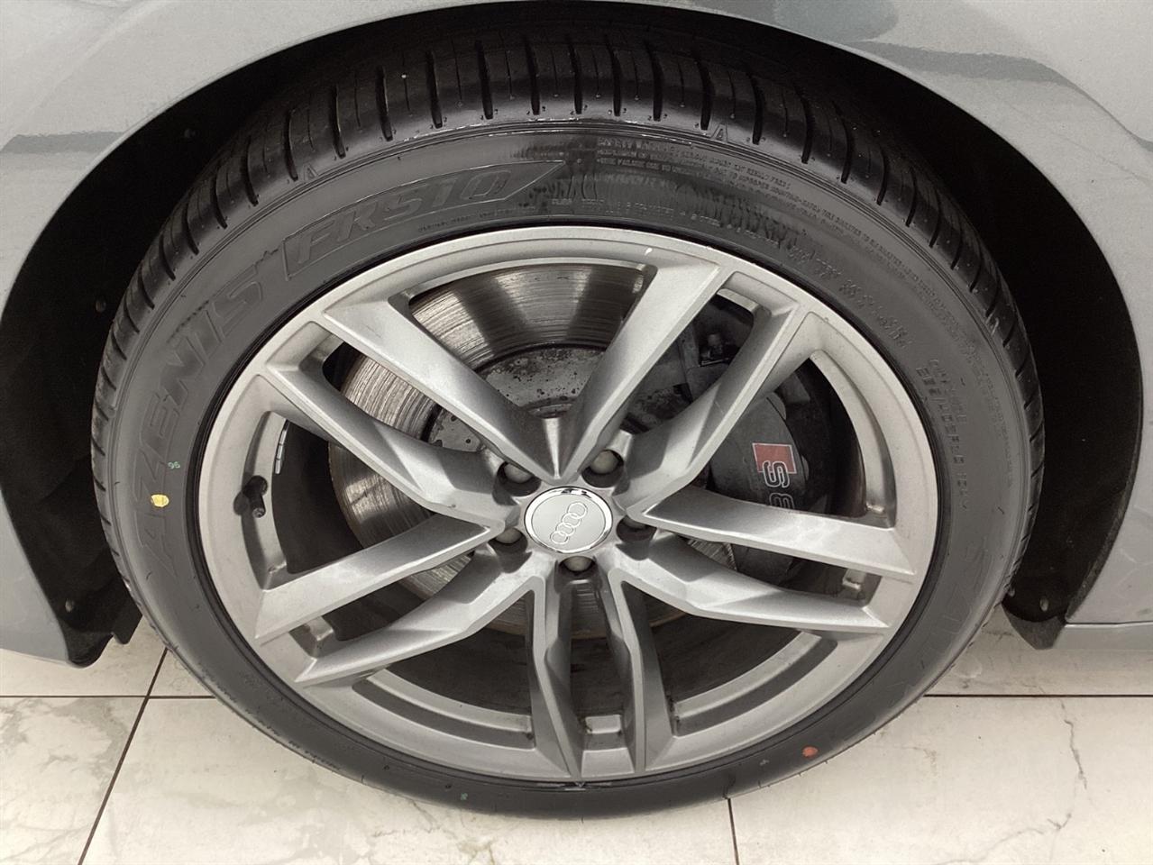 Audi S8 4dr Sdn 2013