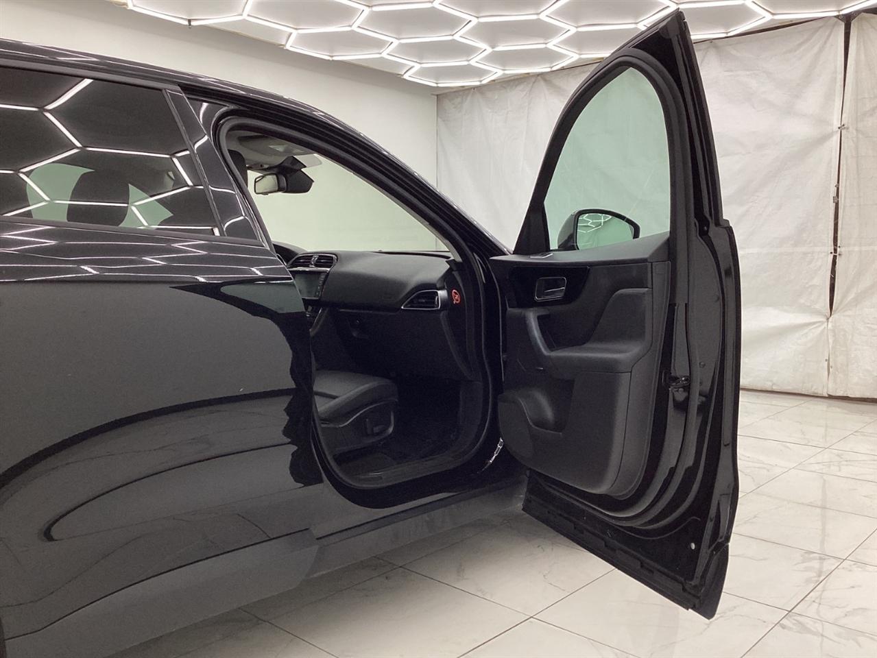 Jaguar F-Pace 30t Premium AWD 2018