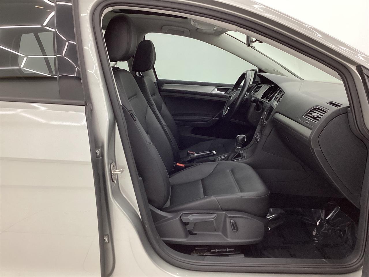 Volkswagen Golf 1.8T 4-Door Wolfsburg Edition Auto 2017